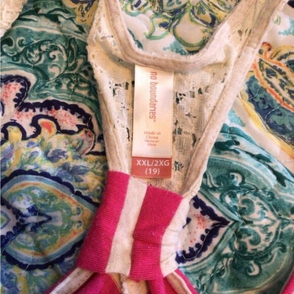 No Boundaries 2xl  pink and white sleeveless tank top (0044) - Picture 2 of 9